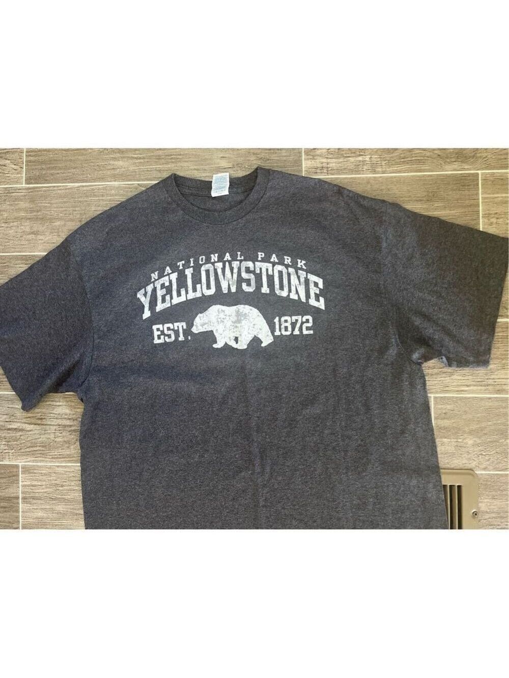 Yellowstone T-shirt XL gray logo - Picture 13 of 15